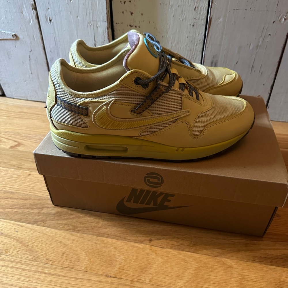 Nike air max 1 Travis Scott cactus jack Saturn Gold